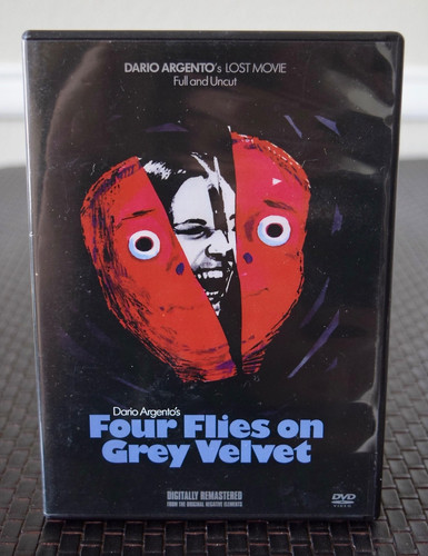 Four flies grey velvet - on,